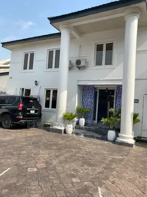 10bdrm House in Lekki for sale