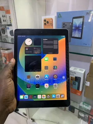 Apple iPad 9.7 128 GB Black