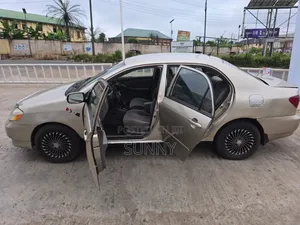 Toyota Corolla 2004 Gold