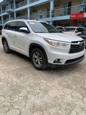 Toyota Highlander XLE 4dr SUV AWD (3.5L 6cyl 6A) 2014 White