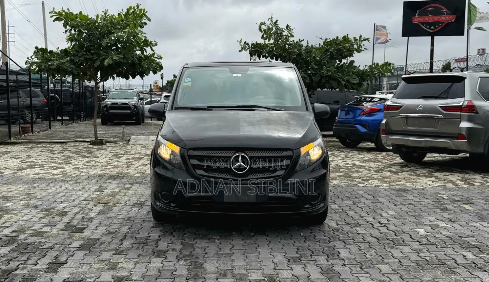 Mercedes-Benz Tourismo 2018 Black