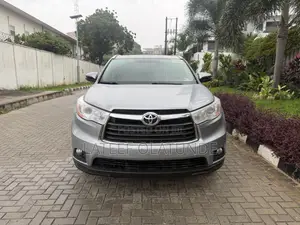 Toyota Highlander XLE 4dr SUV AWD (3.5L 6cyl 6A) 2015 Silver
