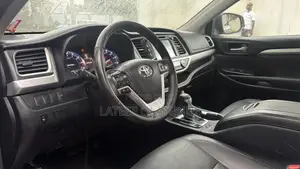 Toyota Highlander XLE 4dr SUV AWD (3.5L 6cyl 6A) 2015 Silver