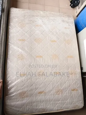 Mouka Form 75" × 54" × 12" (4.5 × 6ft)