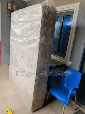 Mouka Form 75" × 54" × 12" (4.5 × 6ft)