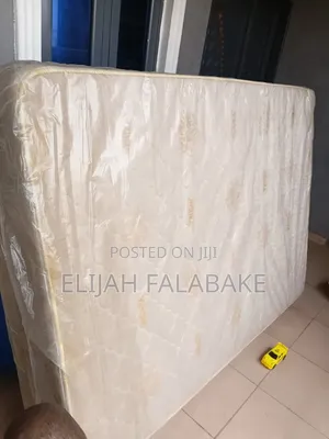 Mouka Form 75" × 54" × 12" (4.5 × 6ft)
