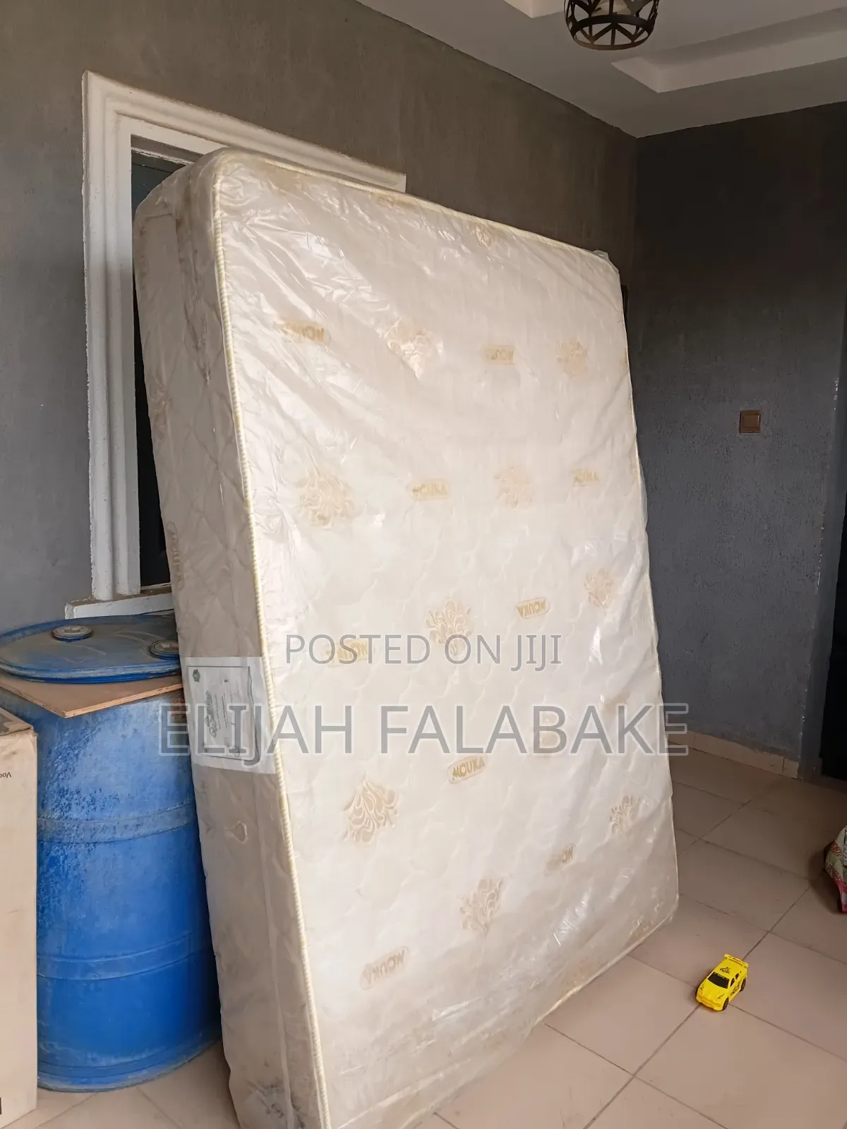 Mouka Form 75" × 54" × 12" (4.5 × 6ft)