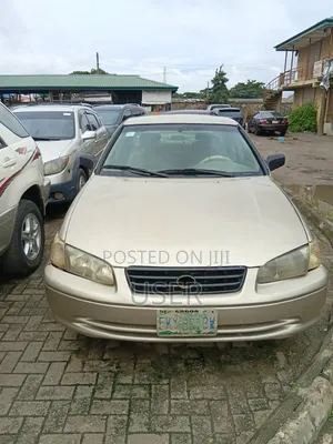 Toyota Camry 2000 Gold