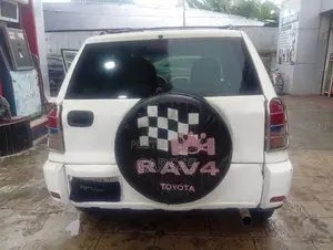 Toyota RAV4 2003 White