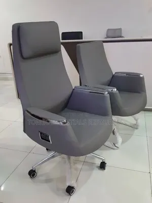 Imported Quality Executive Swivel and Visitors Chair