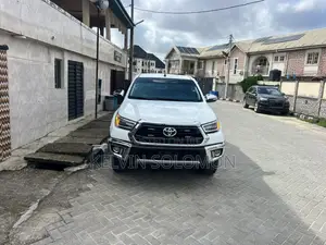 Toyota Hilux SR5 4x4 2018 White