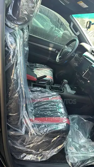 New Toyota Hilux High 2026 Black
