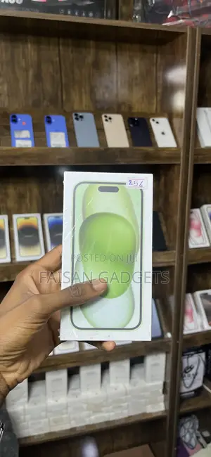 New Apple iPhone 15 256 GB Green