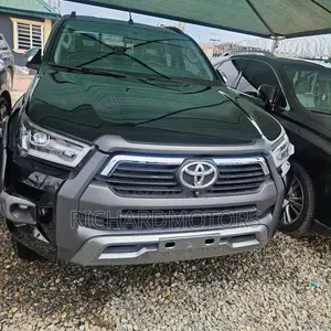 Toyota Hilux Revo Double Cab Petrol 2.7 AWD 2019 Black