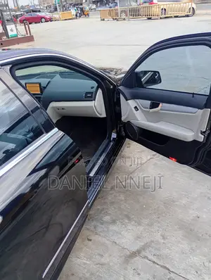 Mercedes-Benz C300 2010 Black