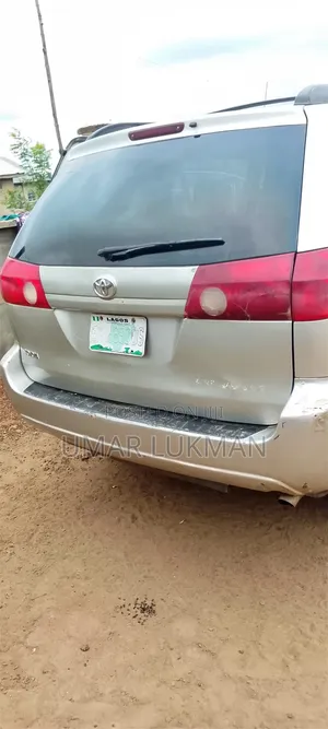 Toyota Sienna XLE 7 Passenger 2012 Off white