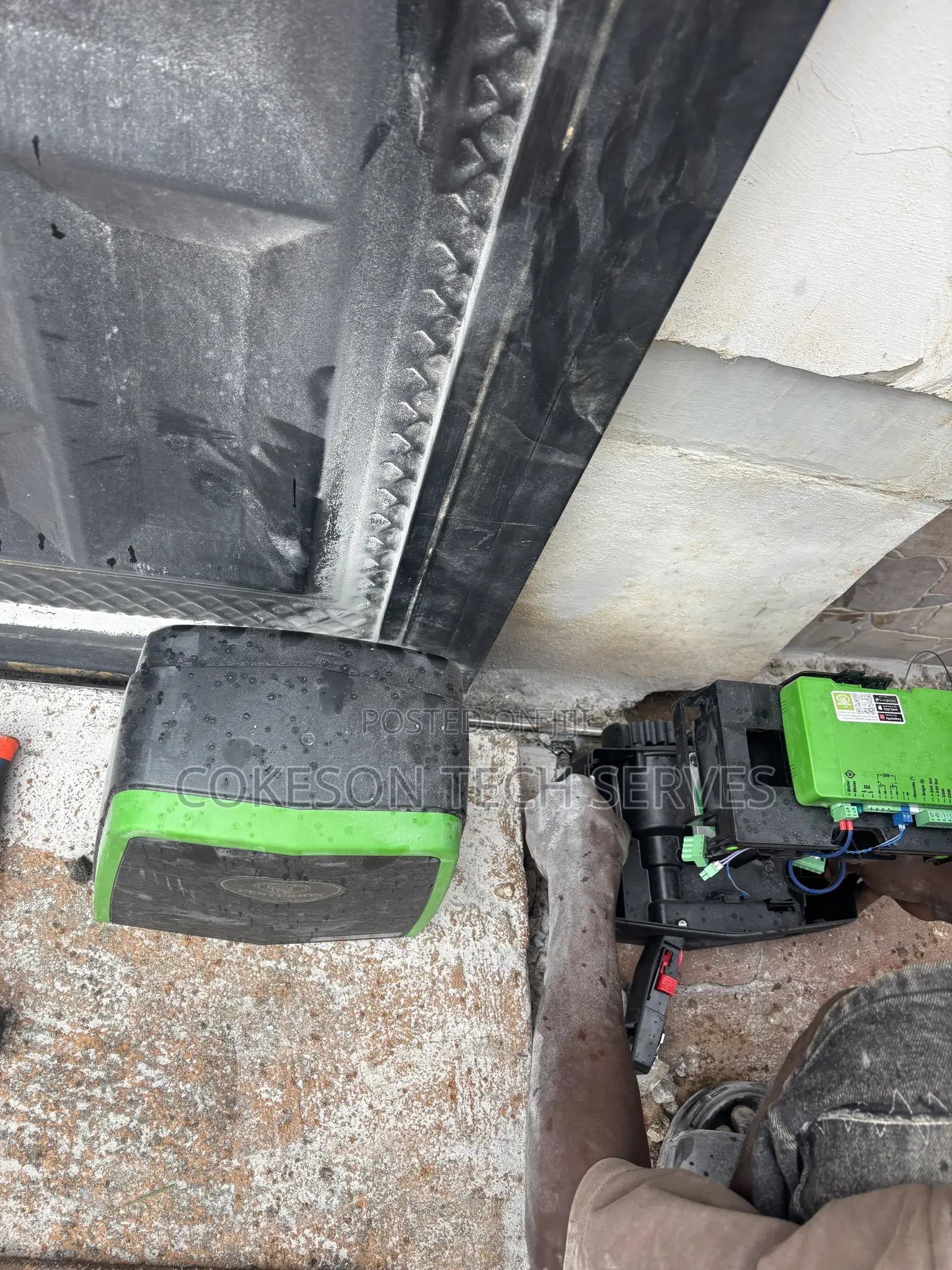 Economical Automatic Remote Control Sliding Gate Motor Installation
