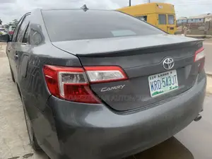 Toyota Camry SE 4dr Sedan (2.5L 4cyl 6A) 2012 Gray