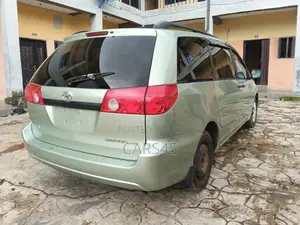 Toyota Sienna 2009 Green