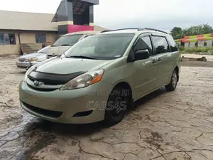 Toyota Sienna 2009 Green
