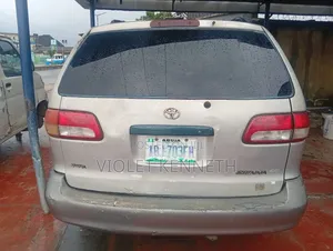 Toyota Sienna 2002 Gold