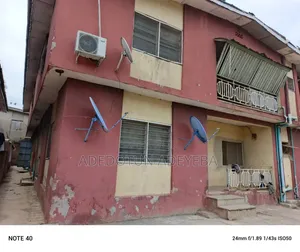 14bdrm Chalet in Ajibode for sale