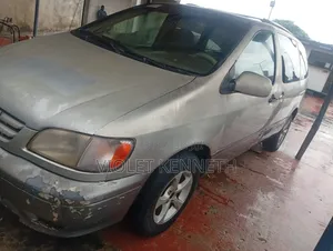 Toyota Sienna 2002 Gold