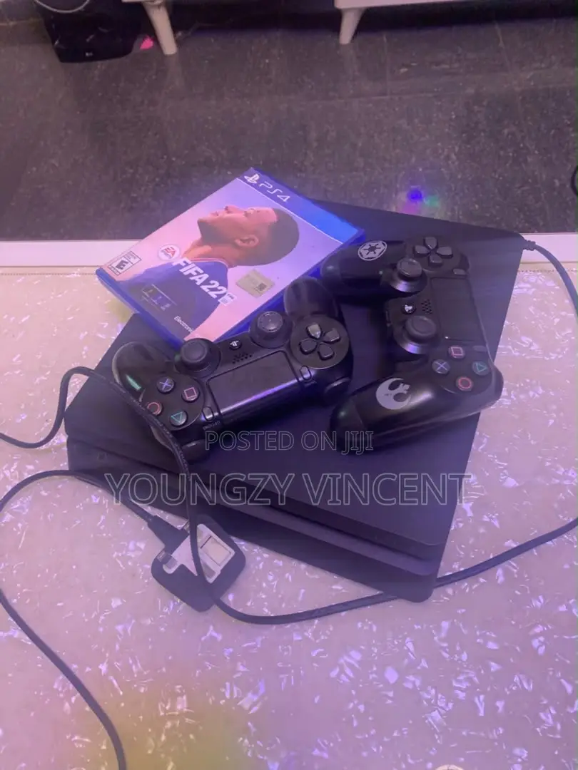 PlayStation 4slim