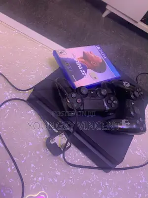 PlayStation 4slim