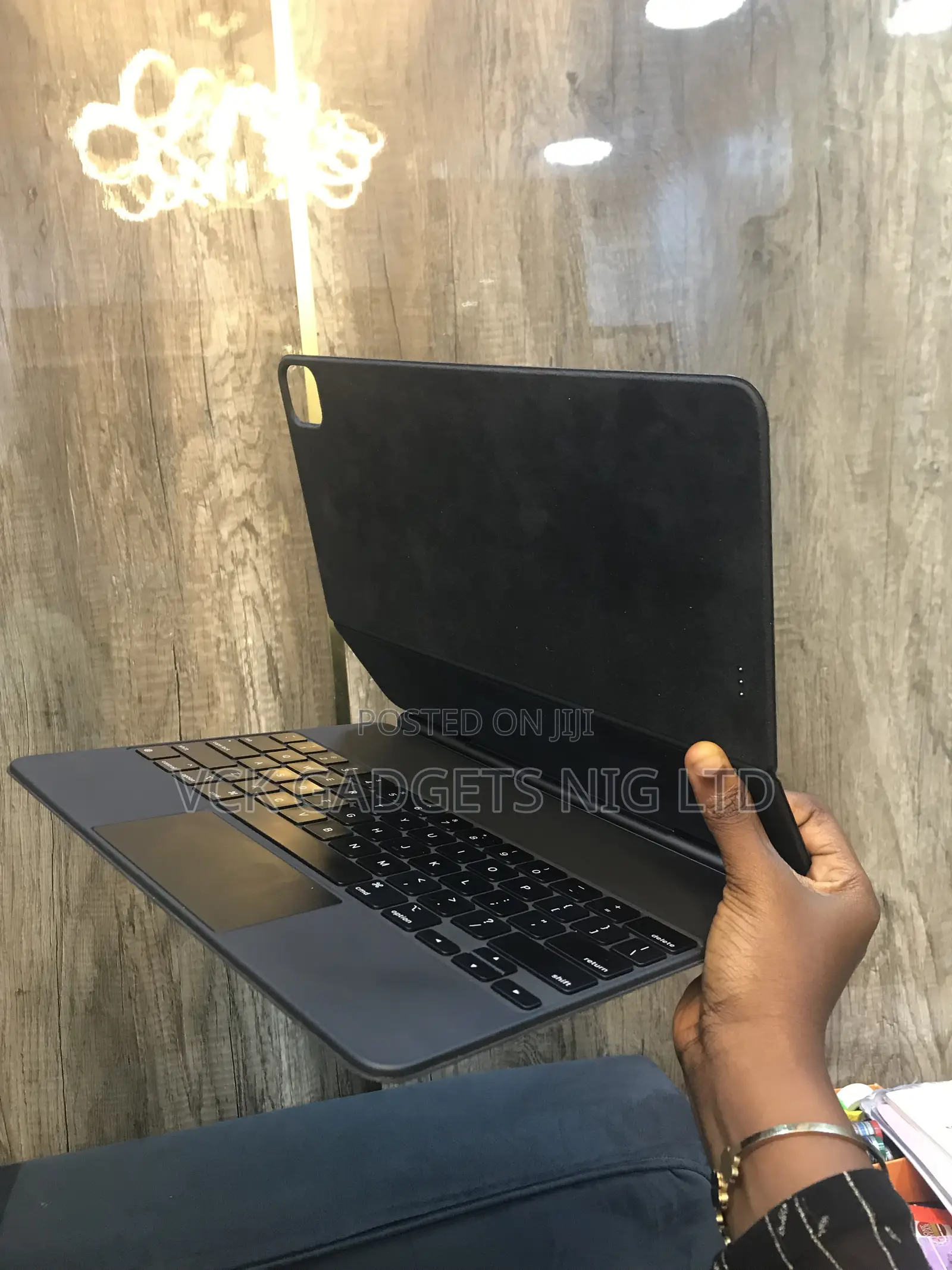 iPad 11inch M2 Magic Keyboard