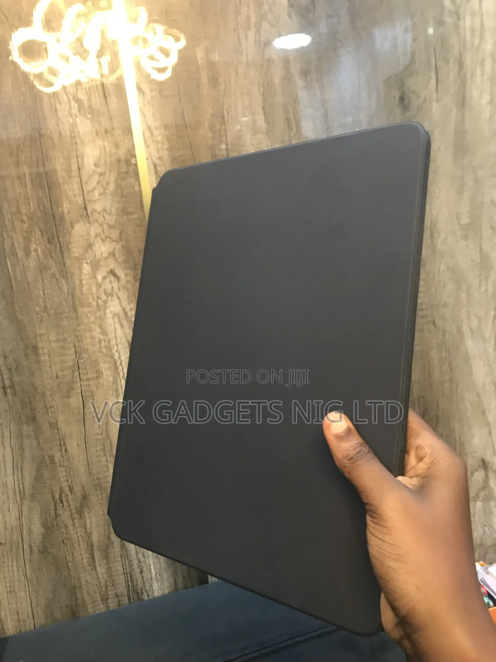 iPad 11inch M2 Magic Keyboard