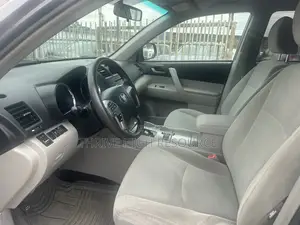 Toyota Highlander SE 2011 Gray