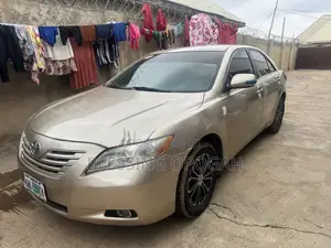Toyota Camry LE 4dr Sedan (2.4L 4cyl 5A) 2009 Gold