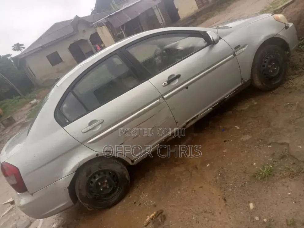 Hyundai Accent 2009 Silver
