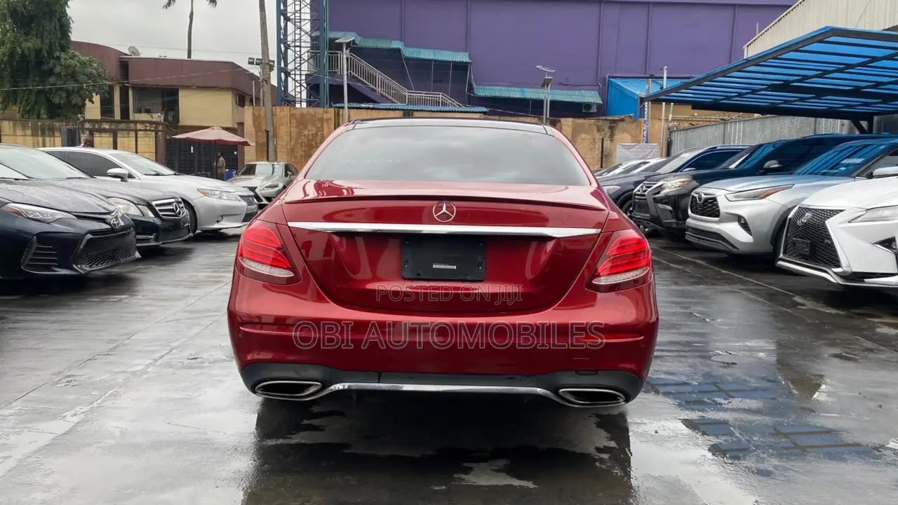 Mercedes-Benz E300 2017 Red