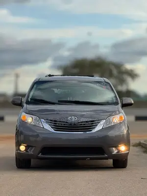 Toyota Sienna Limited 7-Passenger 4dr Minivan AWD (3.5L 6cyl 6A) 2014