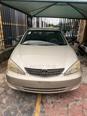Toyota Camry LE 4dr Sedan (2.4L 4cyl 4A) 2004 Gold