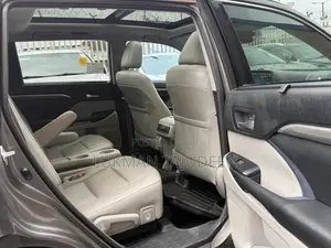 Toyota Highlander Limited 4x2 V6 (3.5L 6cyl 8A) 2018 Gray
