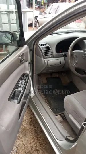 Toyota Camry 2005 Silver