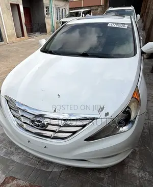 Hyundai Sonata Limited 2.0T Sedan (2.0L 4cyl 6A) 2013 White