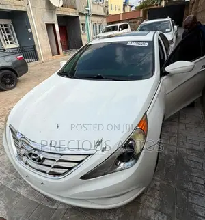 Hyundai Sonata Limited 2.0T Sedan (2.0L 4cyl 6A) 2013 White