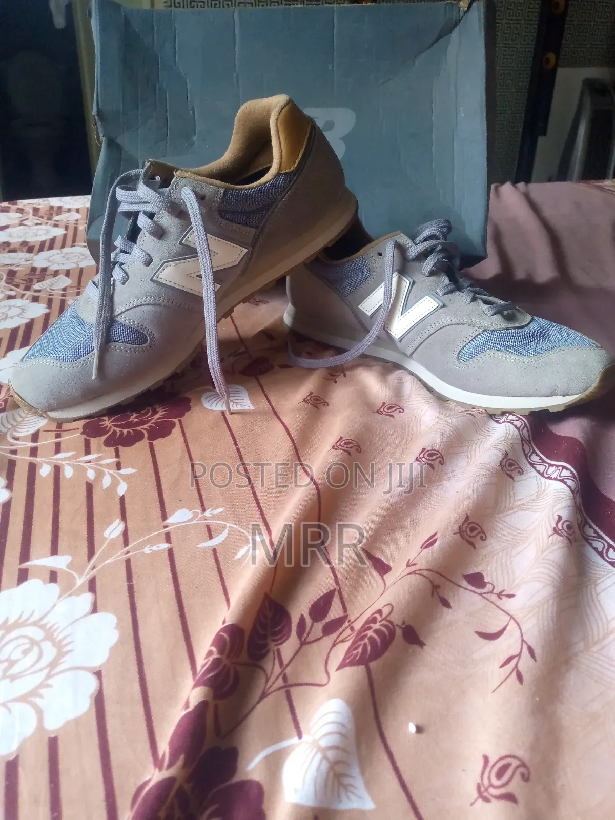 New Balance (NB) Sneakers