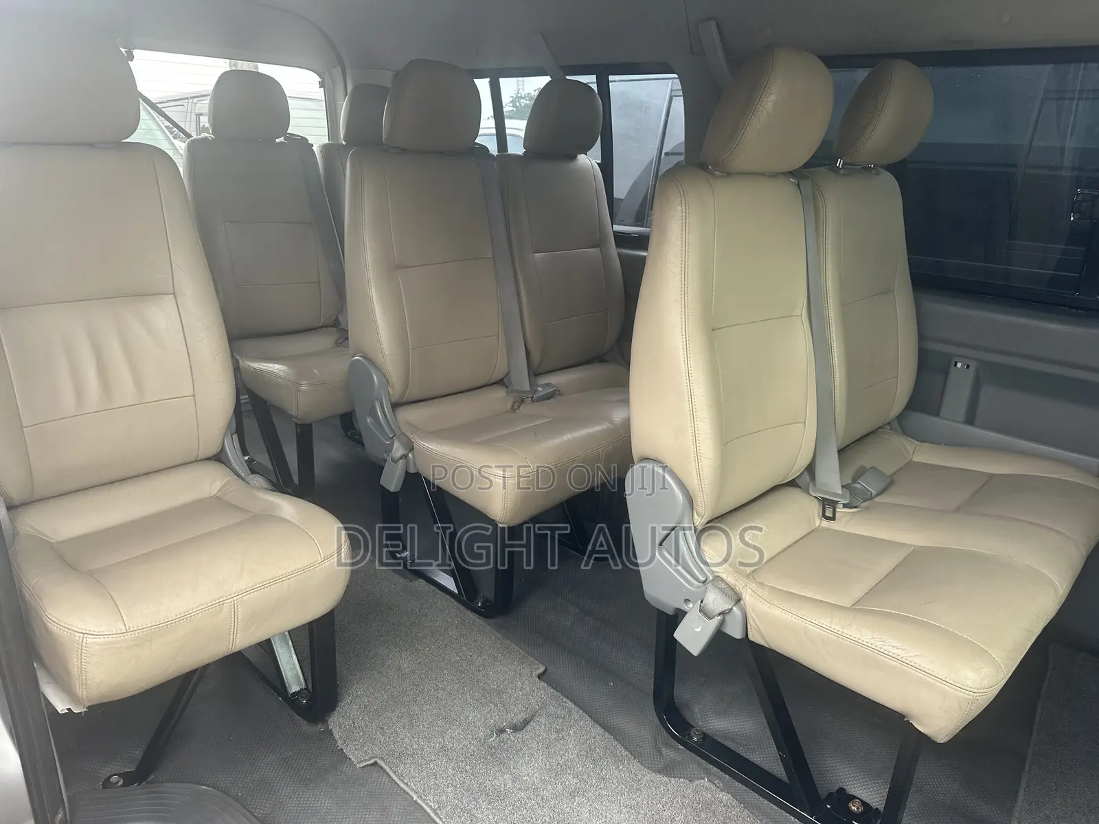Toyota HiAce 2015 Silver