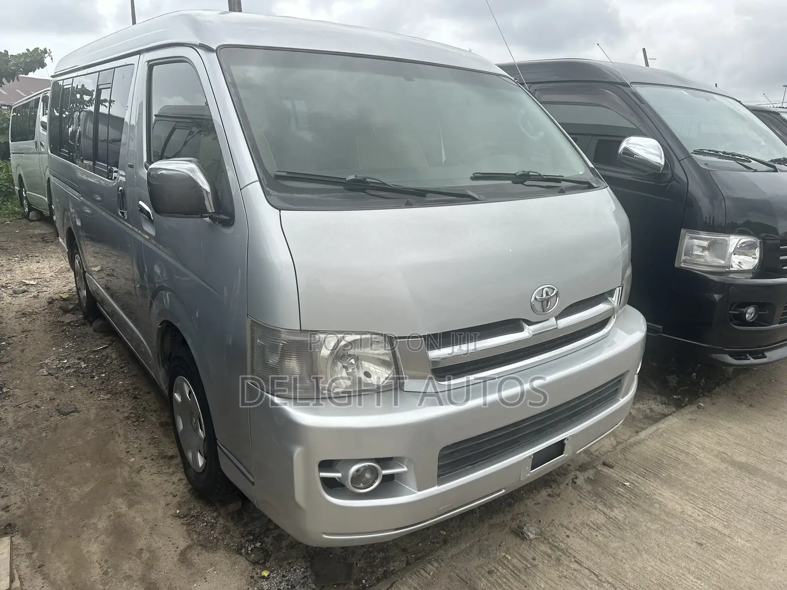 Toyota HiAce 2015 Silver