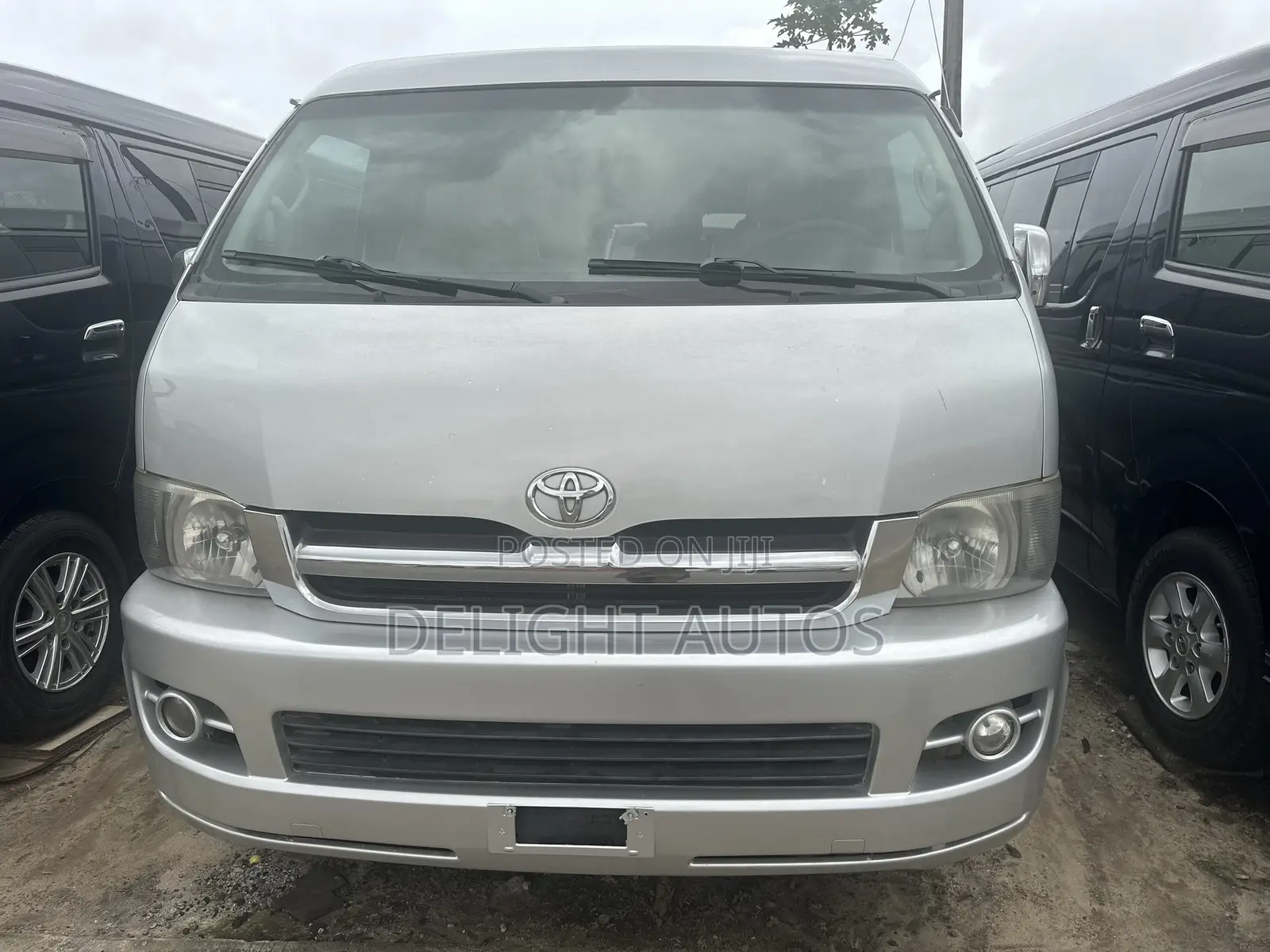 Toyota HiAce 2015 Silver