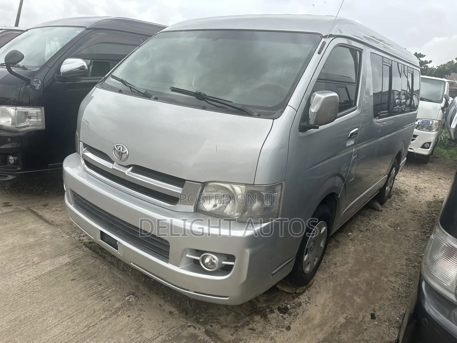 Toyota HiAce 2015 Silver