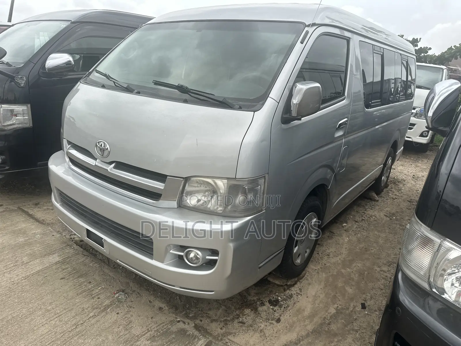 Toyota HiAce 2015 Silver