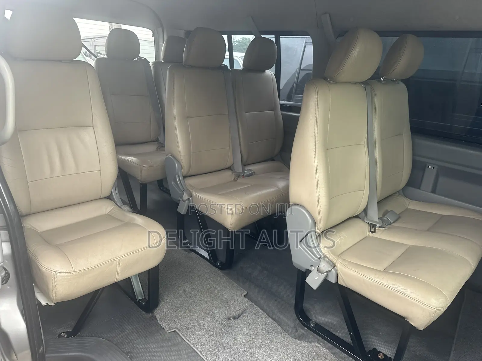 Toyota HiAce 2015 Silver