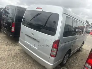 Toyota HiAce 2015 Silver