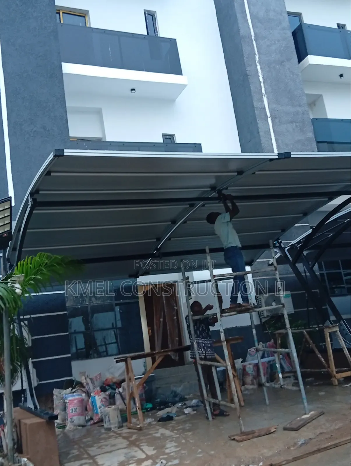 Executive Steel Car Shelter